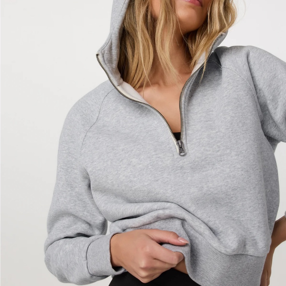 Vuori Gray Restore Half Zip Hoodie in size Large